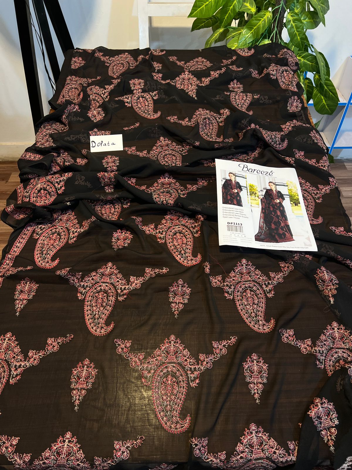 Ladies 3 pieces lawn----------29\T