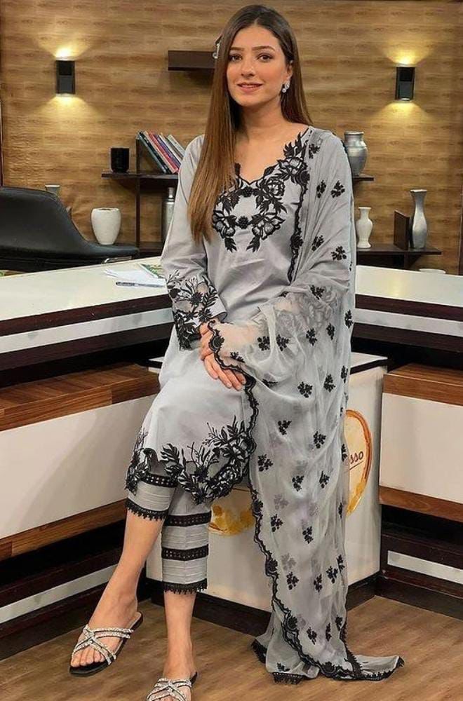 NEW ARRIVAL'S SUMMER LAWN COLLECTION 2025✨----------29\E