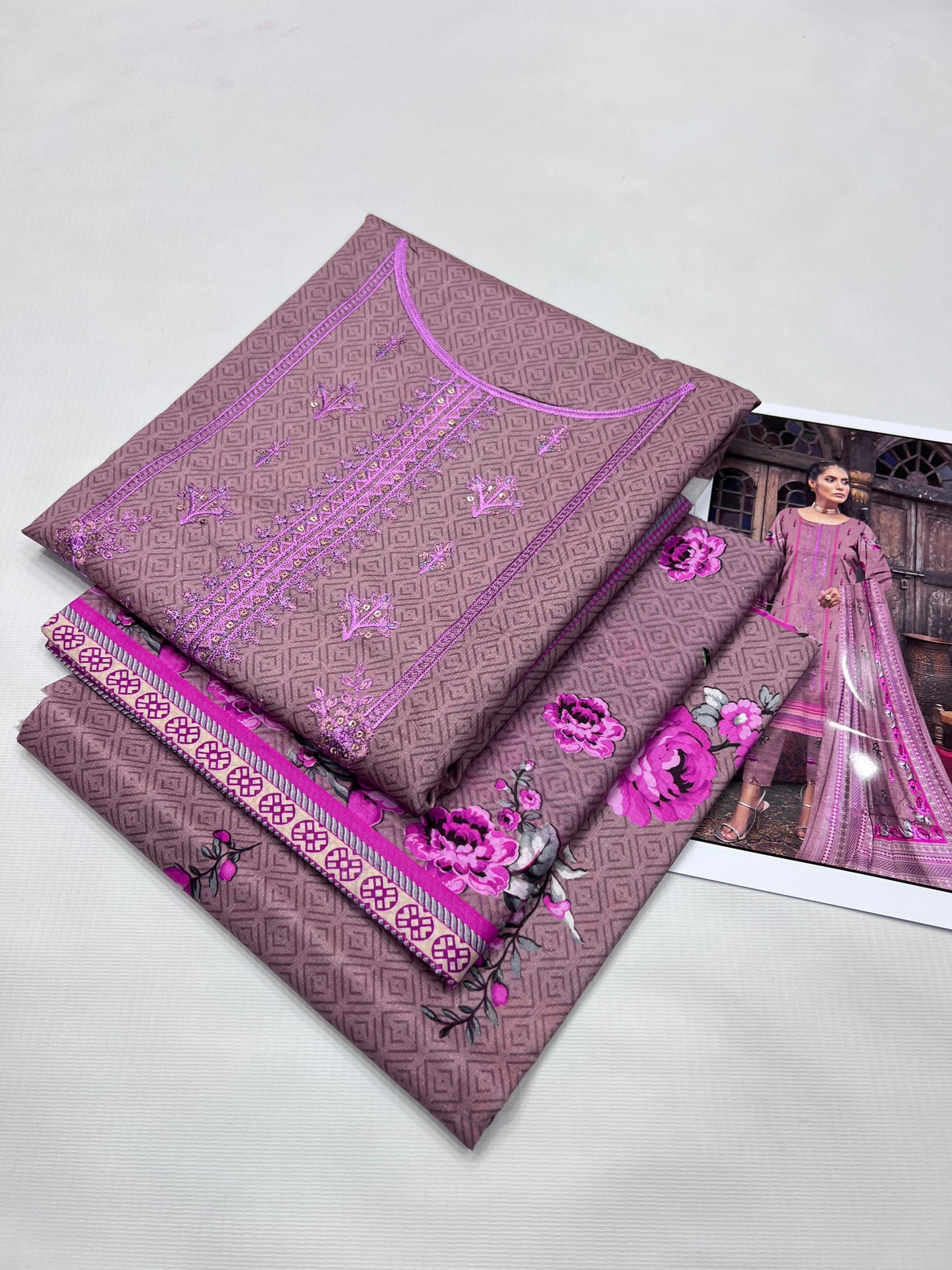 Fabric:  Lawn (لان) DIGITAL PRINT----------29\B