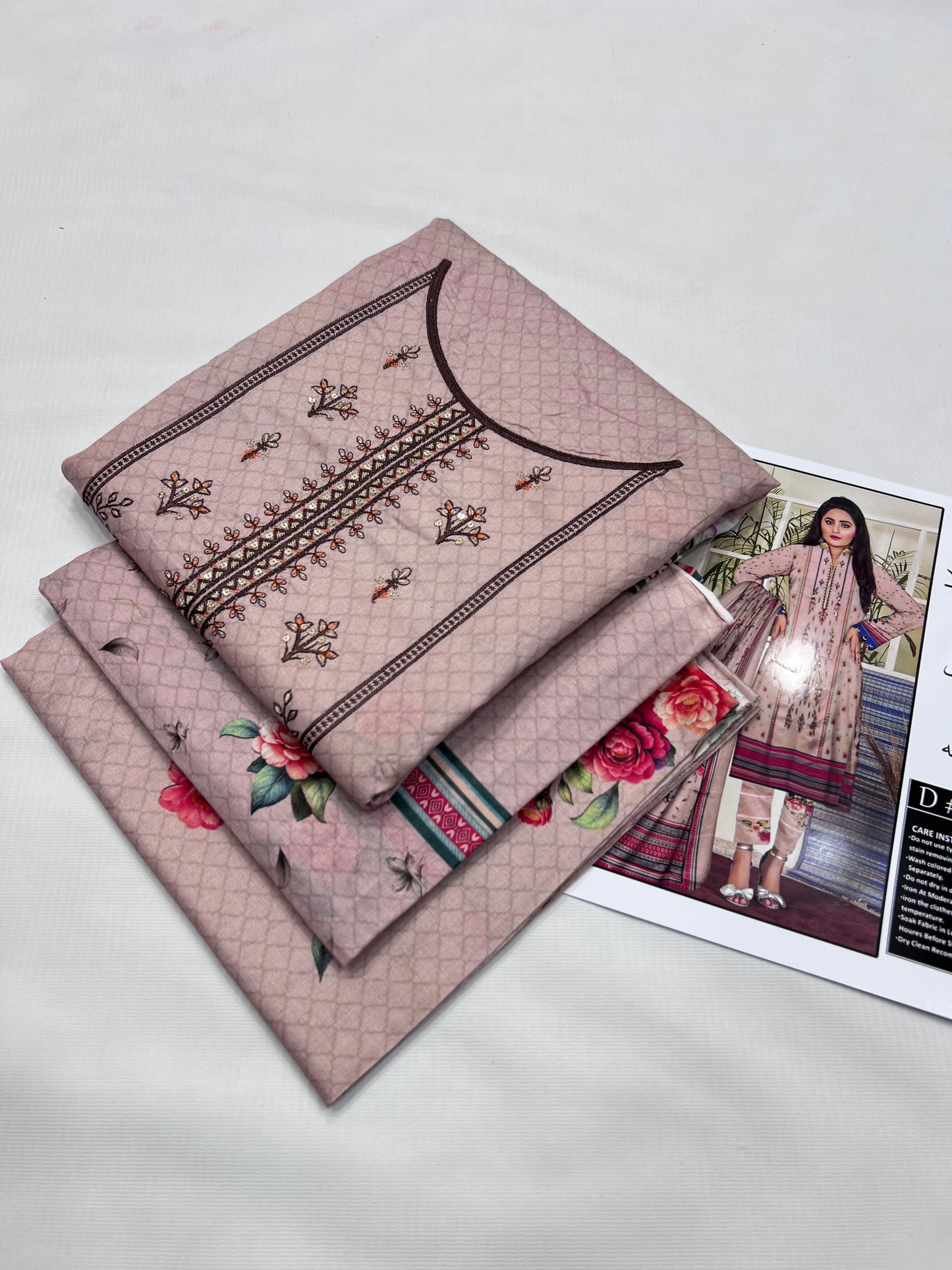 Fabric:  Lawn (لان) DIGITAL PRINT----------29\B