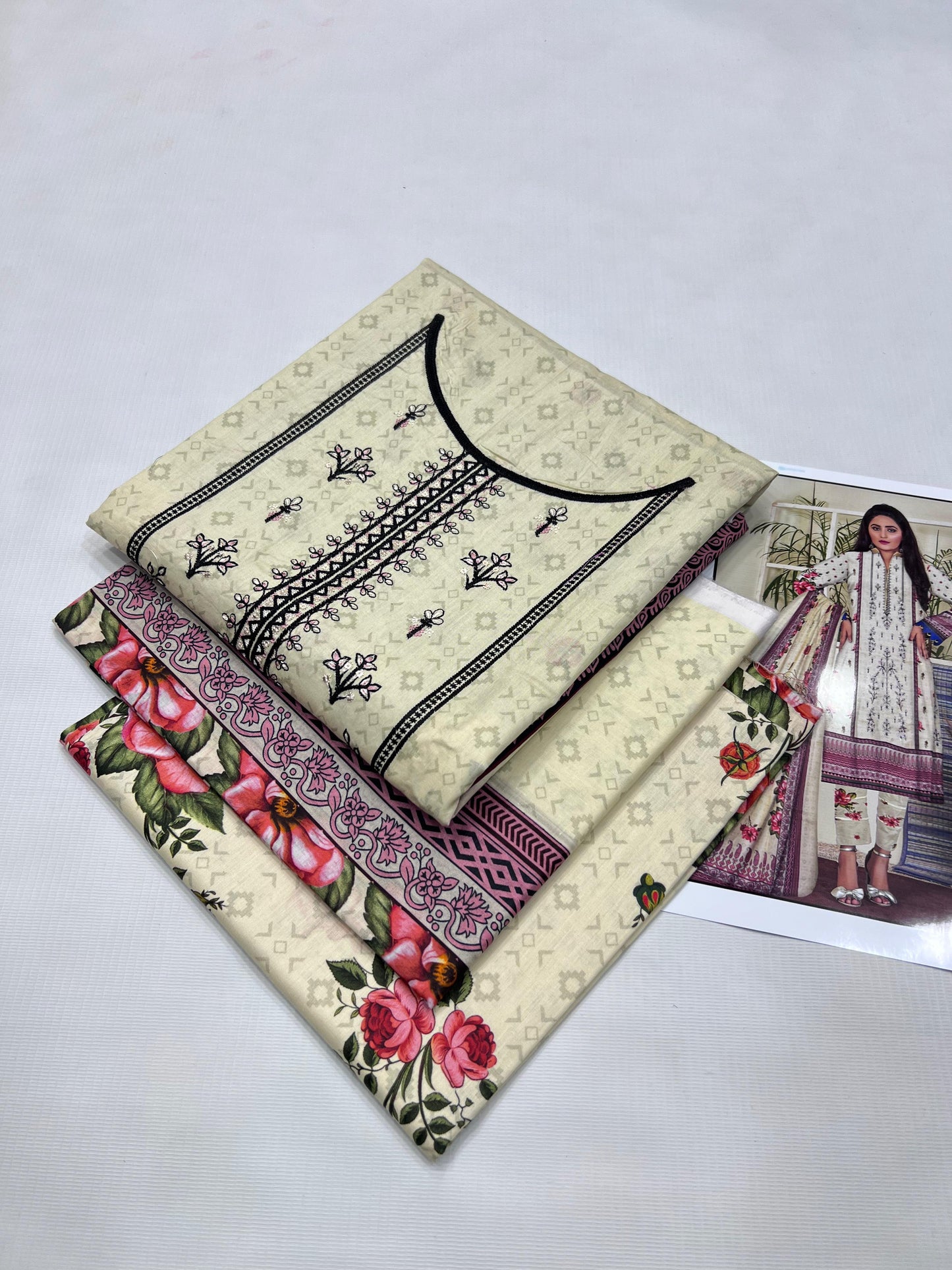 Fabric:  Lawn (لان) DIGITAL PRINT----------29\B