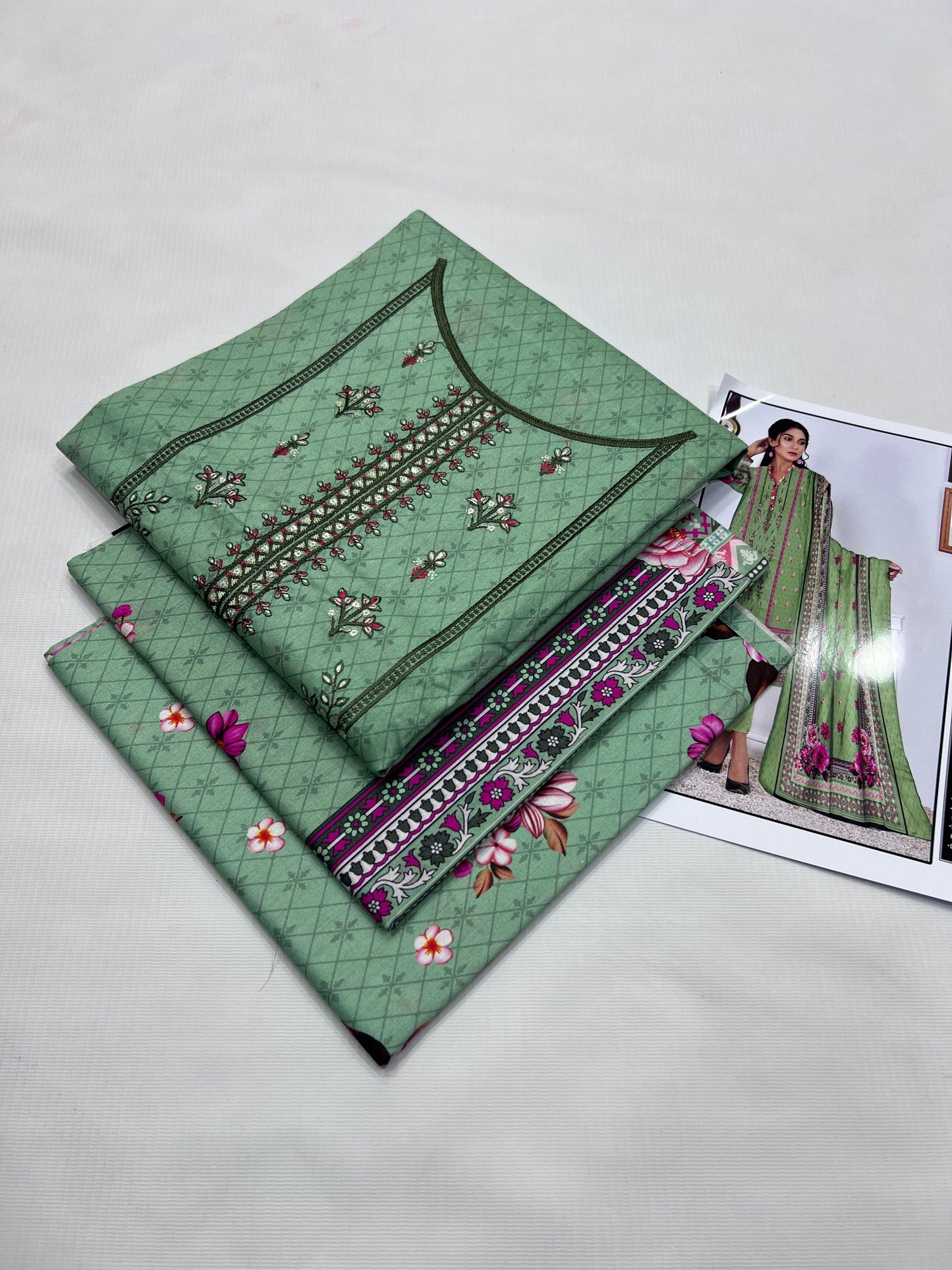 Fabric:  Lawn (لان) DIGITAL PRINT----------29\B