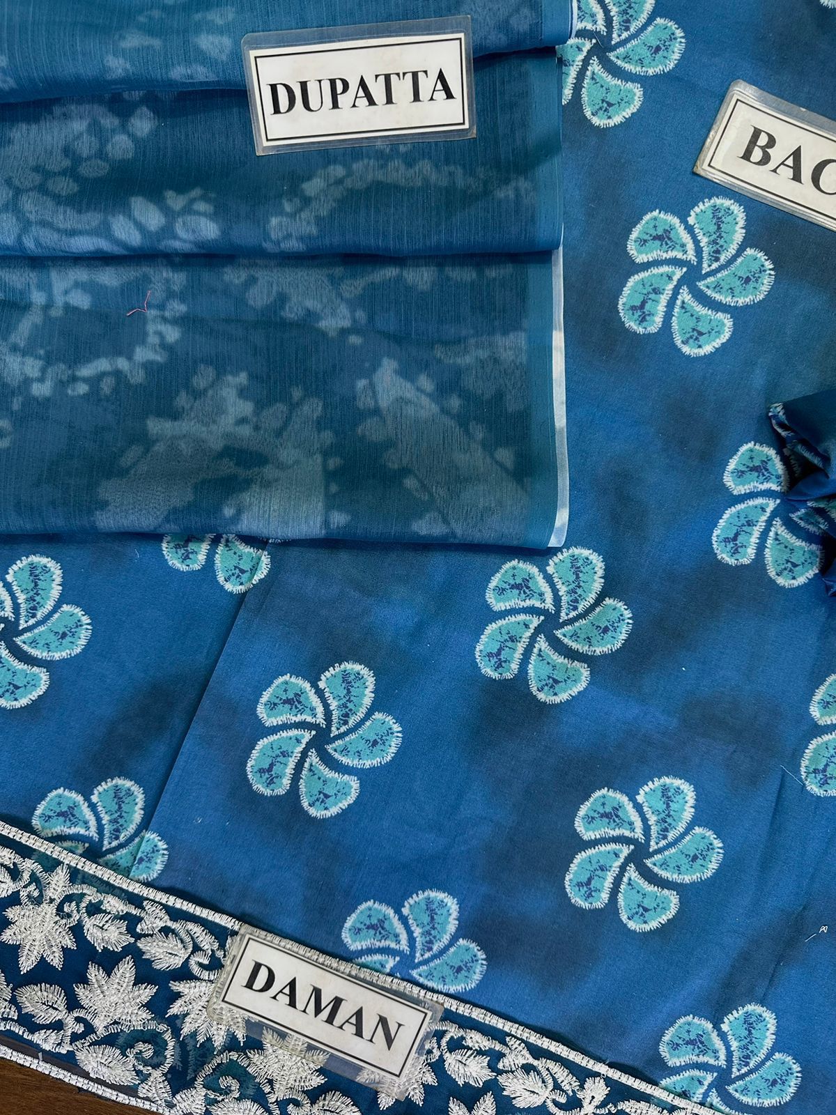 :NISHAT Unstitch Replica  FABRIC Pure LAWN Suit With CHIFFON Dupatta----------29\X