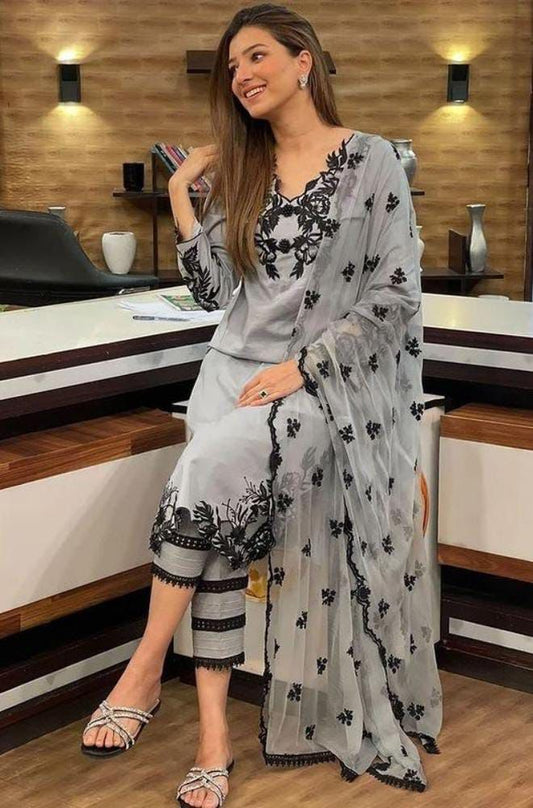 NEW ARRIVAL'S SUMMER LAWN COLLECTION 2025✨----------29\E