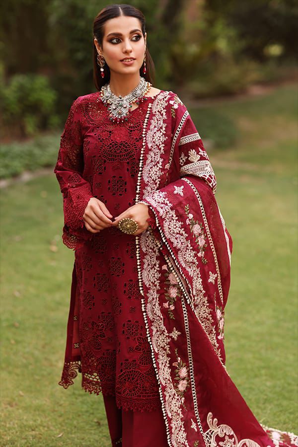CRIMSON  A floral fantasy three-piece suit----------29\F